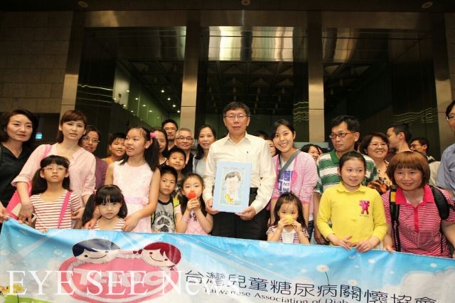 柯文哲上任100天參加「市民童樂會」 圖/翻攝nownews 台北市府提供 柯文哲上任100天參加「市民童樂會」 圖/翻攝nownews 台北市府提供