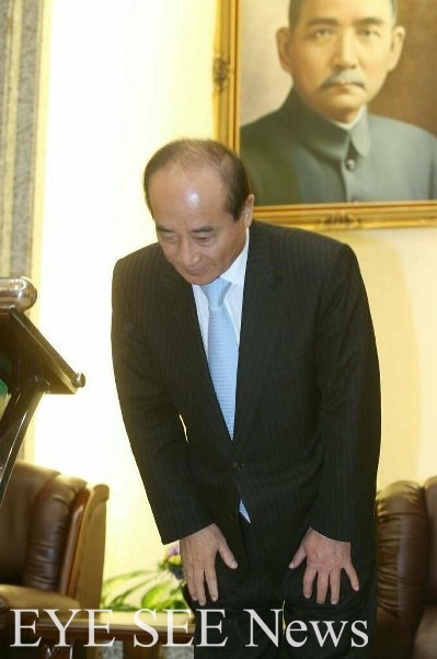 王金平鞠躬道歉 王金平鞠躬道歉