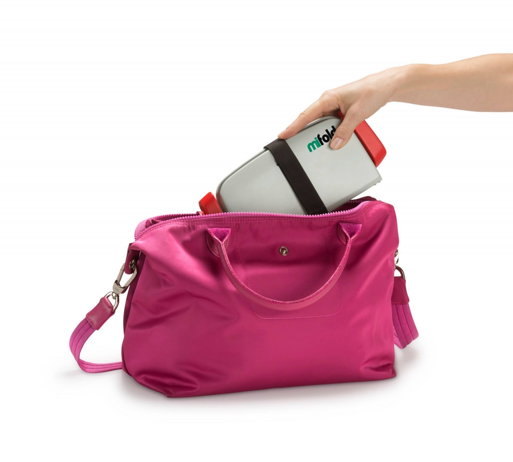 Mifold 折疊兒童安全座椅 大小可放進包包帶著走  圖/nocamels