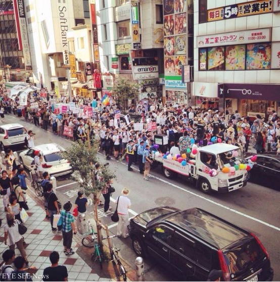 日本高中生2日走上街頭，高喊「反對戰爭」 圖/來自推特