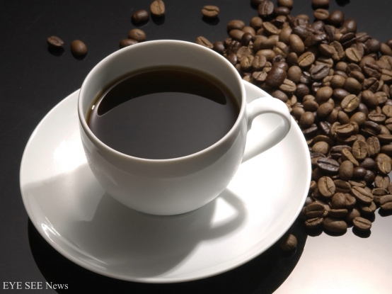 咖啡上癮頭更痛 每日請限量飲用。(圖-網路)