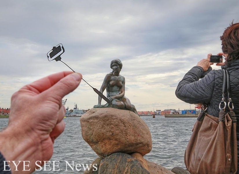 收好行囊，以及旅行必備的必拍棒。圖／instagram.com/paperboyo/