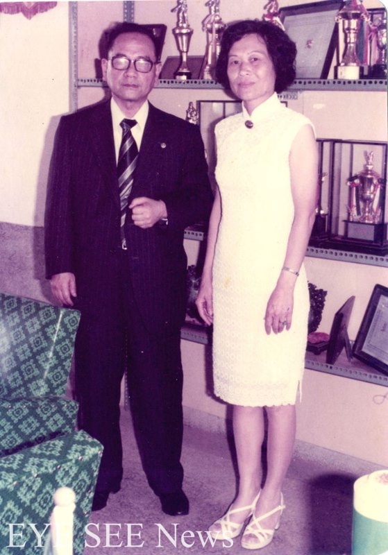 跨越戰前戰後時代的兩位校長,在1977年5月相會於文化國小校長室。圖/新北市政府文化局