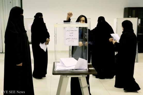 開放女性投票(圖源:歐新社)