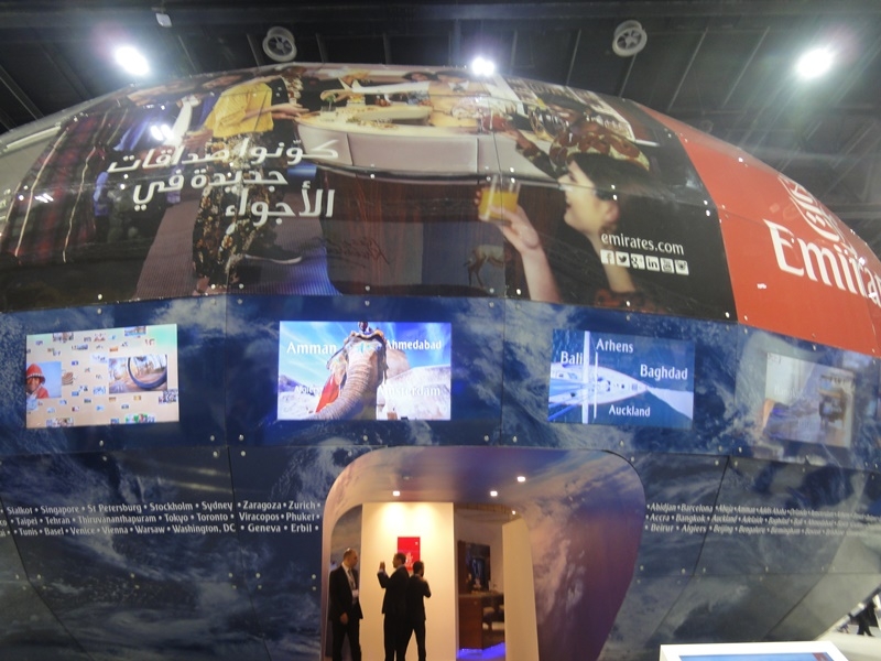 2015年阿拉伯旅展內,阿聯酋航空於阿拉伯館內蓋了一棟大型圓形建物,相當驚人。攝/林智恩