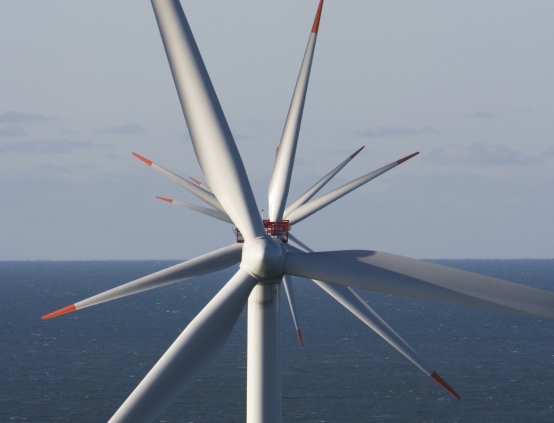 全球最大海上風力發電開發商丹麥Dong Energy開發之離海風力發電機／圖取自Dong Energy官方網站