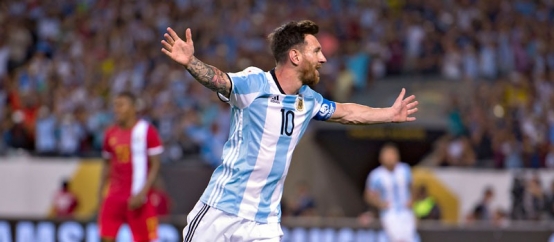 阿根廷巨星Messi美洲盃初登場僅花27分鐘便完成帽子戲法助球隊取勝晉級，神奇表現獲選本場最佳球員。圖／2016百年美洲盃比賽官網