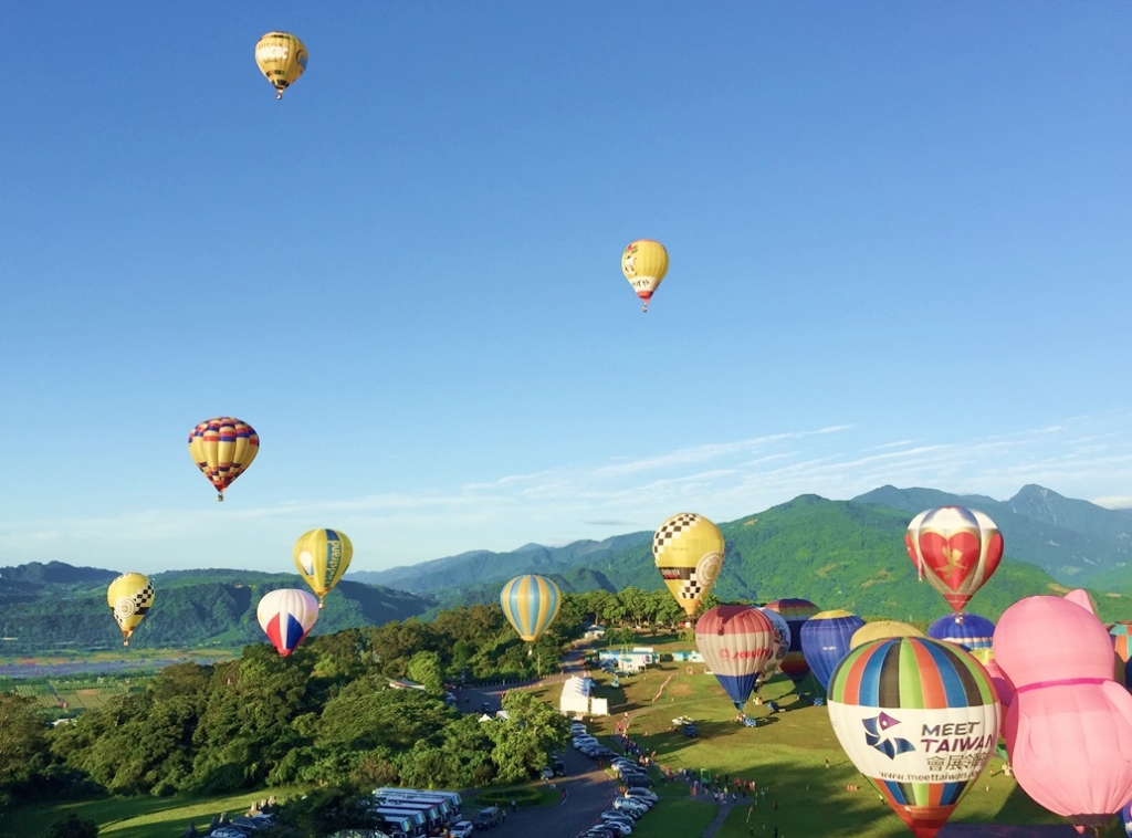 「臺灣國際熱氣球挑戰賽」7月2日起至6日一連5天，共吸引15個國家的26位飛行員來到台東鹿野高台比賽，爭奪總獎金9千5百美金的榮譽。圖 / 閔孝真攝