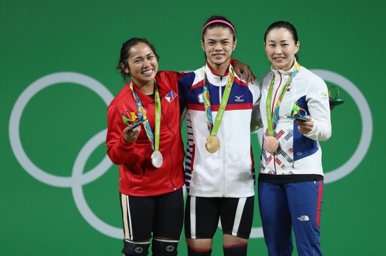 中華隊舉重女將許淑淨，勇奪台灣第一面金牌 。圖／奧會官網