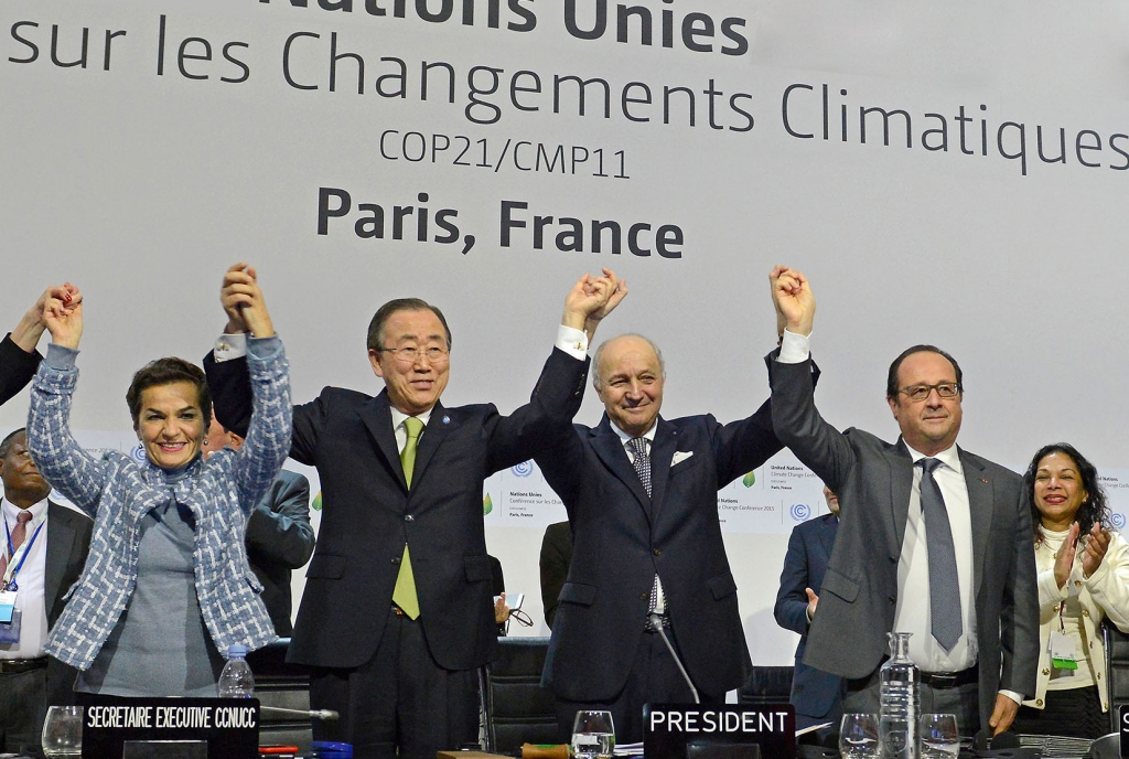 《巴黎協定》下月正式生效,圖為2015年底《巴黎協定》通過照片。 圖/UN climatechange 《巴黎協定》下月正式生效,圖為2015年底《巴黎協定》通過照片。 圖/UN climatechange