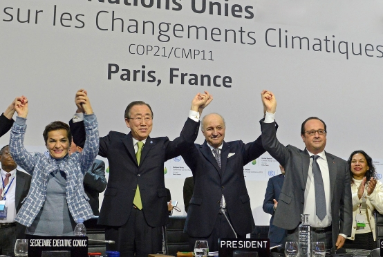 《巴黎協定》下月正式生效，圖為2015年底《巴黎協定》通過照片。 圖／UN climatechange