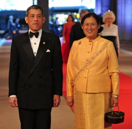 泰國王儲瓦吉拉隆功（左）和詩琳通公主（右）出席晚宴。圖／法新社