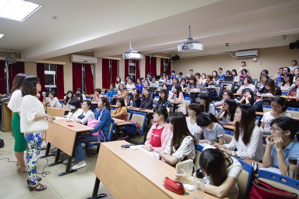 臺師大晨型人社19日舉辦臺韓交流講座,邀請韓國資深教師與臺灣學子對談。圖/臺師大晨型人社提供