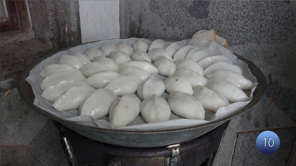 剛出籠的菜繭,表皮呈現半透明。圖/擷自海洋公民基金會臉書