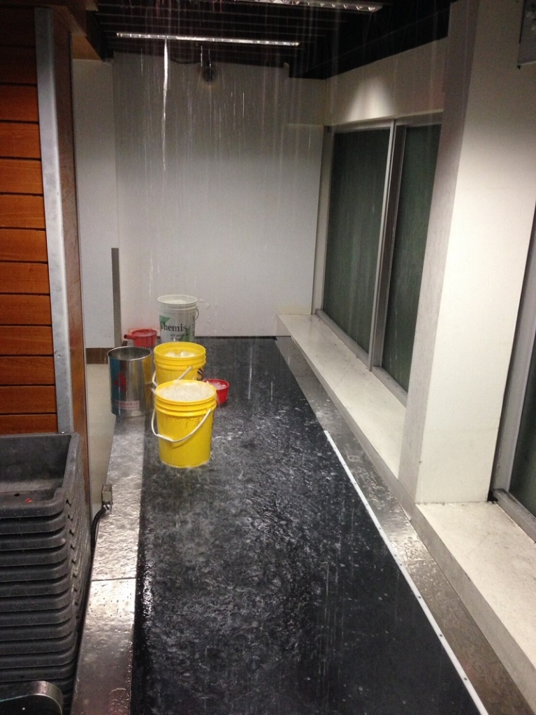 桃園機場內部再次淹水。圖/網路