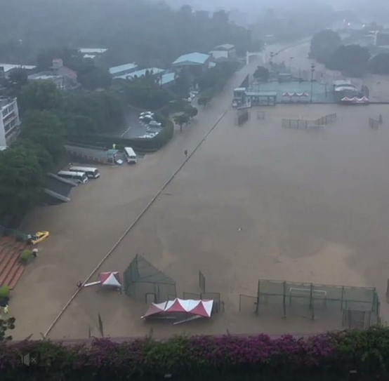 北部豪雨成災，圖為東吳大學雙溪校區淹水景象。圖／網路