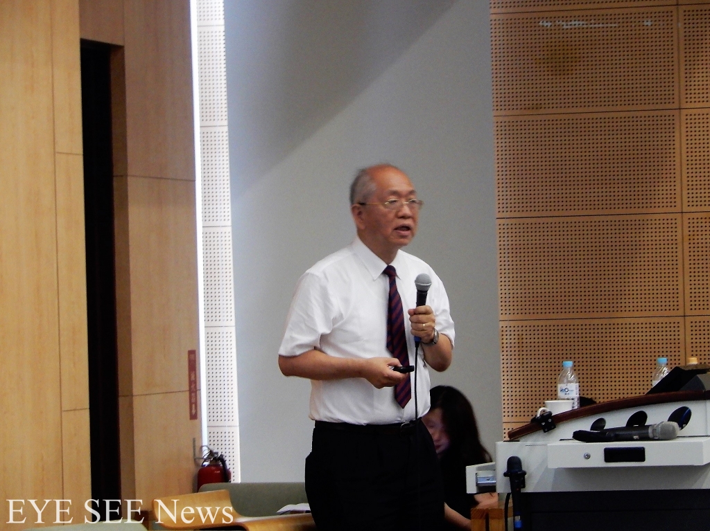 中研院院士丘成桐受邀至台灣大學演講,並與大學生對談。圖/李智棋 中研院院士丘成桐受邀至台灣大學演講,並與大學生對談。圖/李智棋
