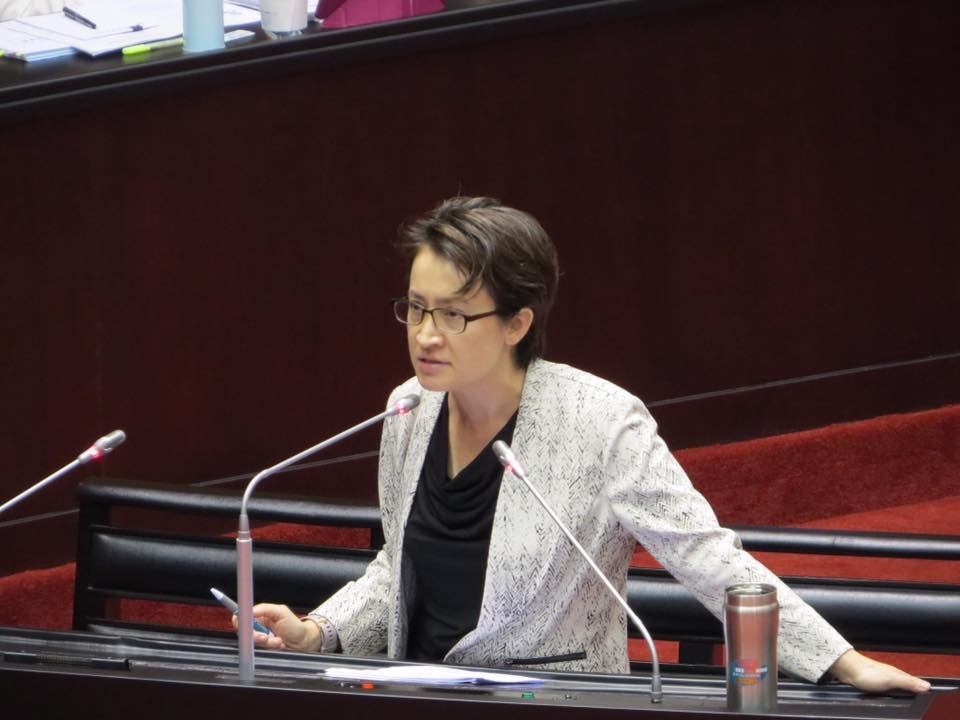 立委蕭美琴29日於立法院質詢時,要求原民會於原博館之外,同步於花蓮設置藝術創作基地。圖/翻攝蕭美琴臉書。 立委蕭美琴29日於立法院質詢時,要求原民會於原博館之外,同步於花蓮設置藝術創作基地。圖/翻攝蕭美琴臉書。