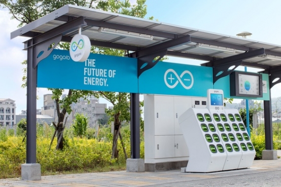 2017年7月，Gogoro宣布與新北市政府合作的首座太陽能電池交換站，正式在新北市八里區開始營運。