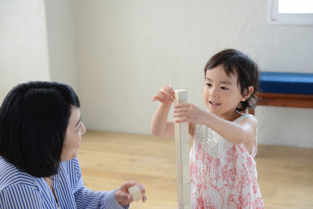 父母或師長進行教育時，應採取溫和且堅定的正面教養。圖／PhotoAC。