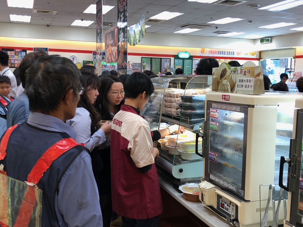 用餐時間一到,店內頓時成為一級戰區 圖/鍾天選