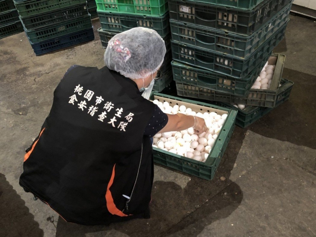 元山蛋品用發霉噁蛋製作黑心蛋液,產品遭查獲封存。圖/食藥署提供 元山蛋品用發霉噁蛋製作黑心蛋液,產品遭查獲封存。圖/食藥署提供