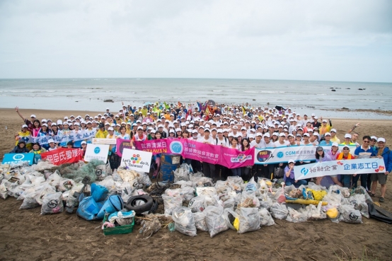 CGM天運分會以網路號召350名志工，於淡水洲子灣響應此次的國際串聯行動。圖／LDI, Taiwan